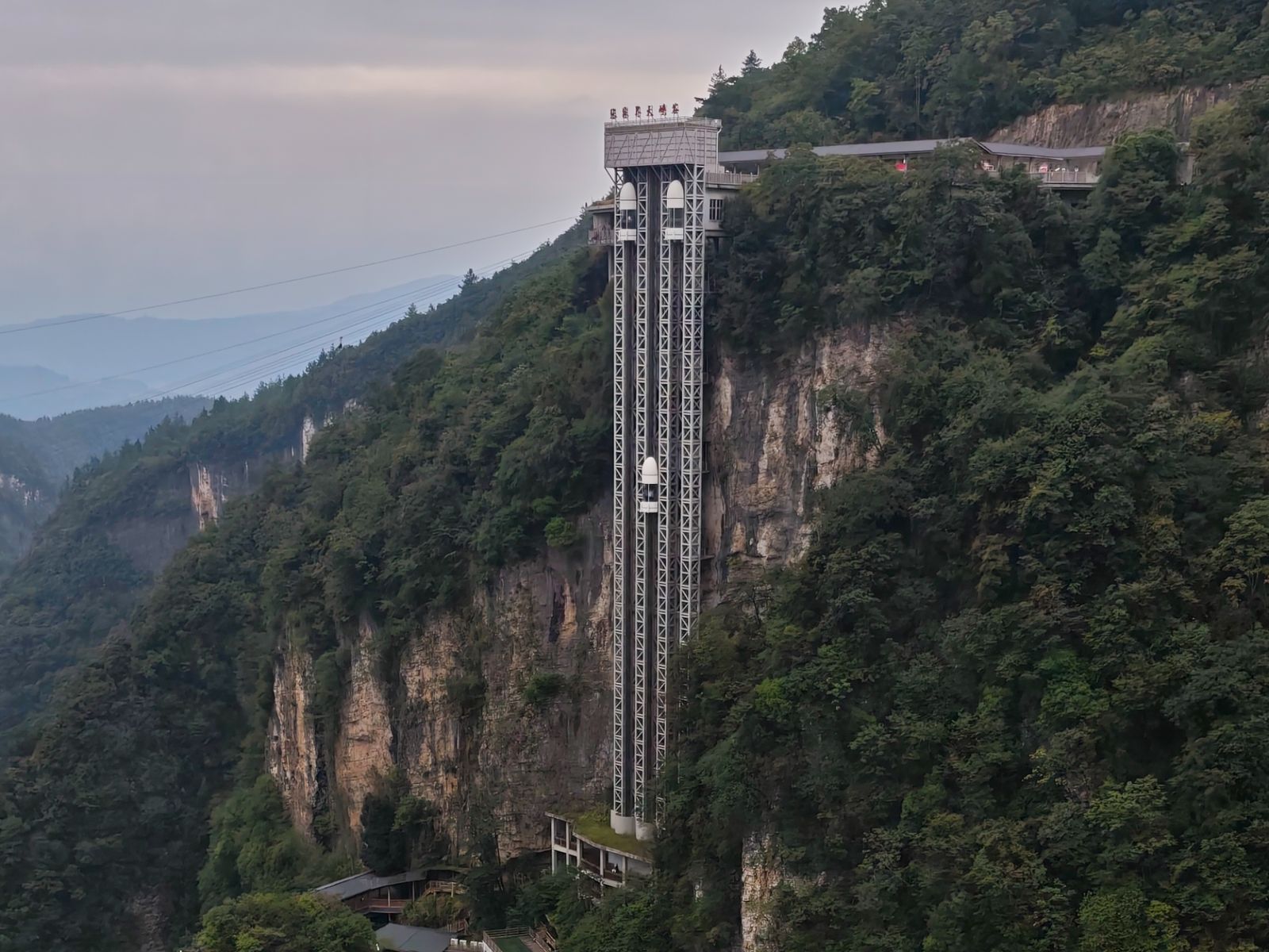 Вертикальный туристический лифт