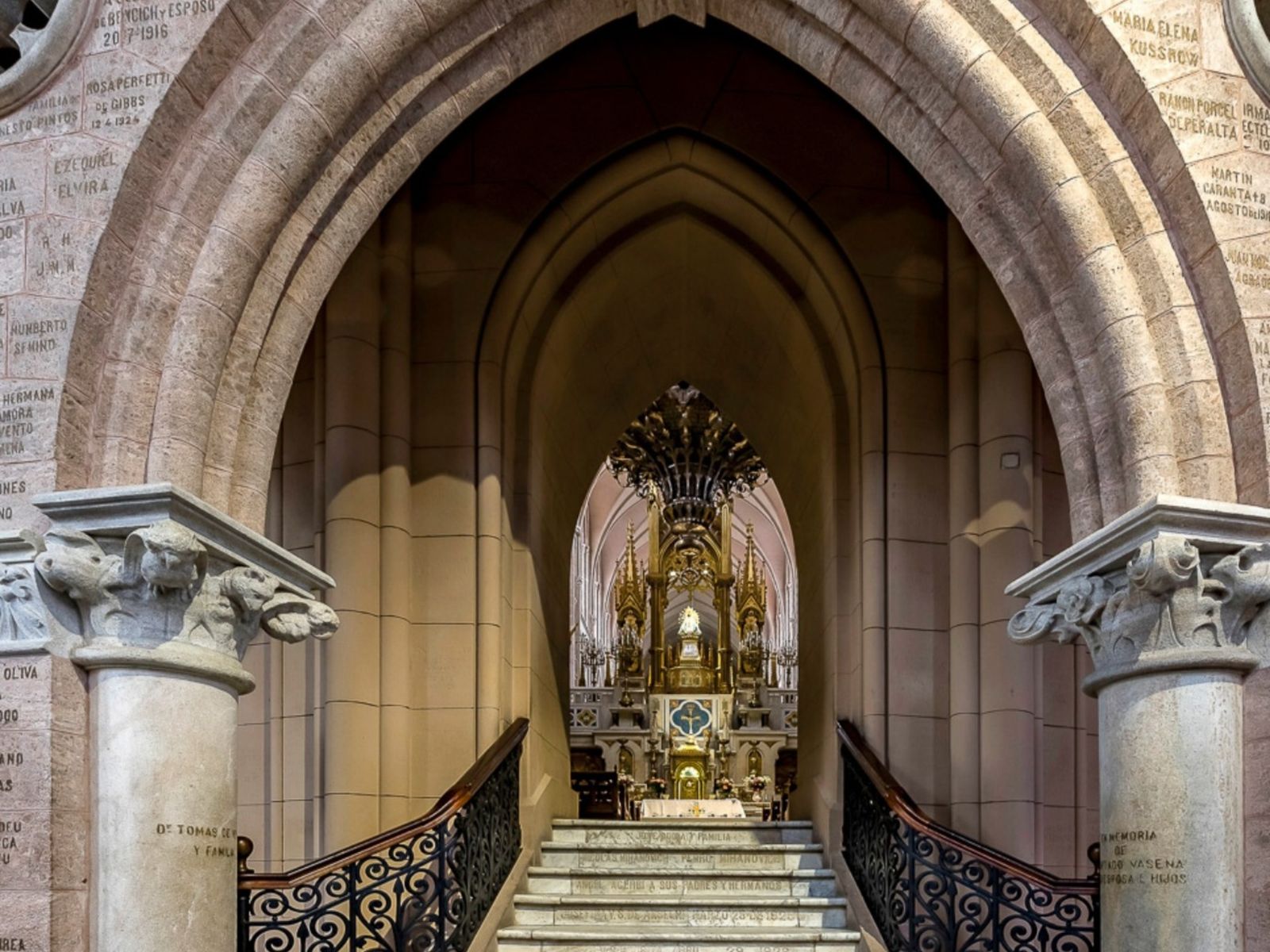 Базилика Богоматери в Лухане