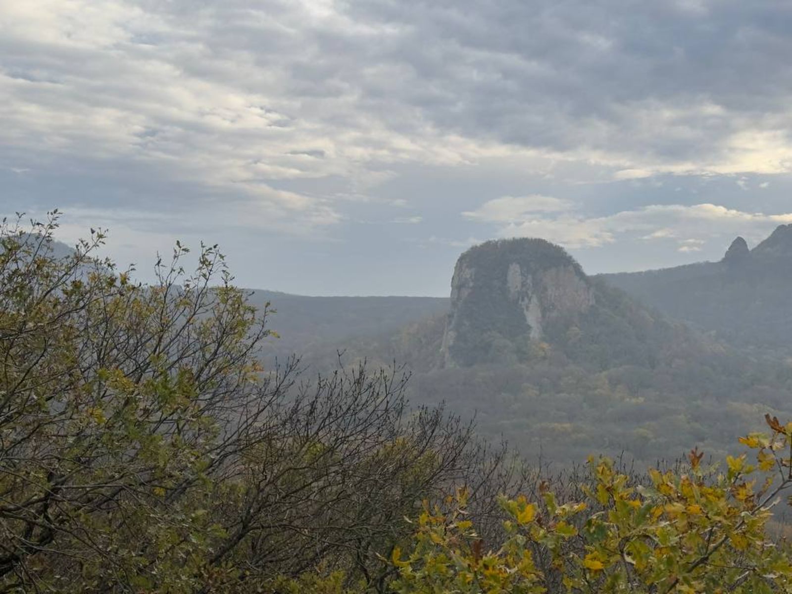 Видно Медовую гору