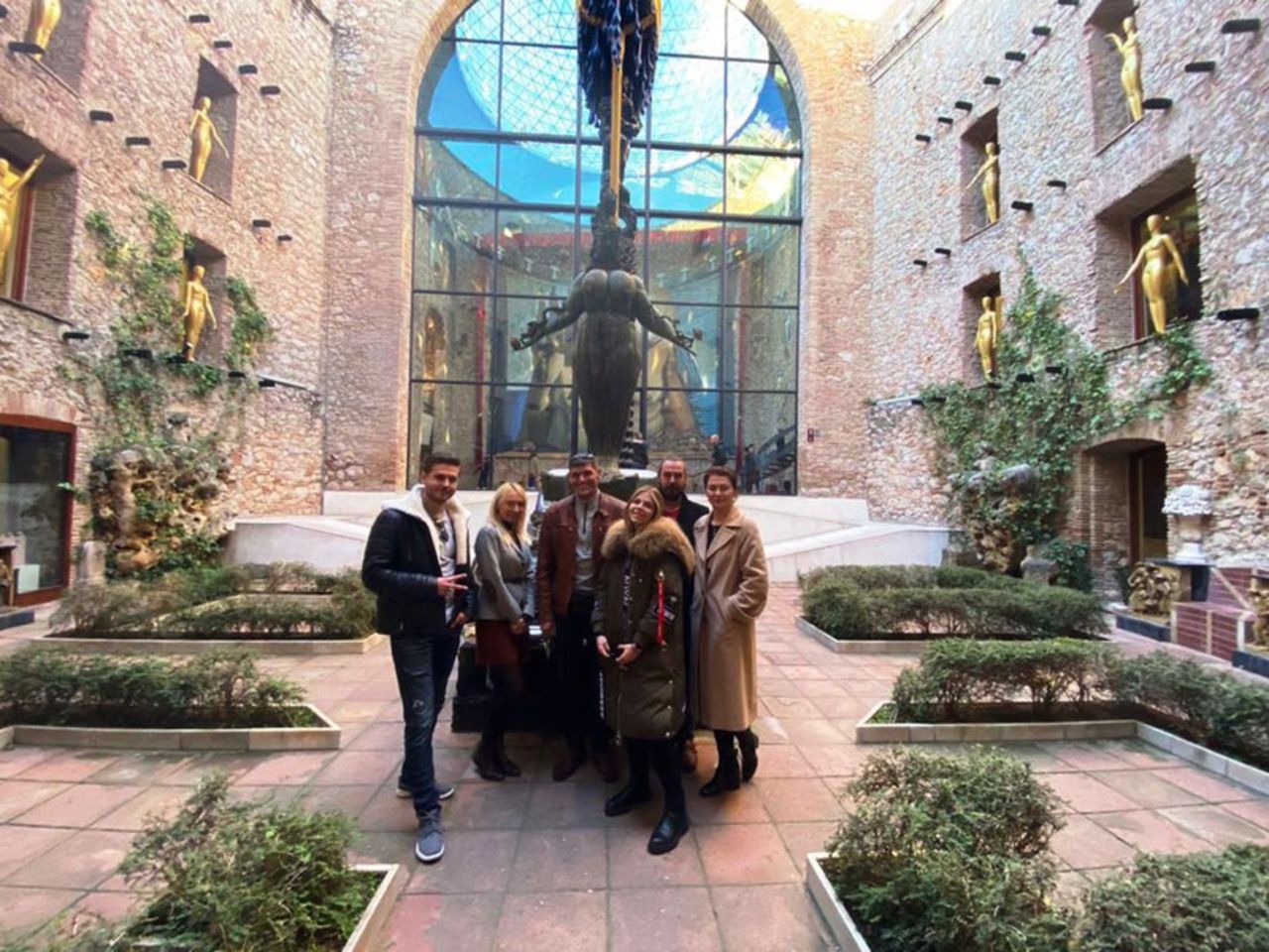 Обзорная экскурсия в Театре-музее Сальвадора Дали с гидом - индивидуальная экскурсия в Фигерасе пешком длительностью 3 часа с количеством участников до 5 человек цена экскурсии 380€