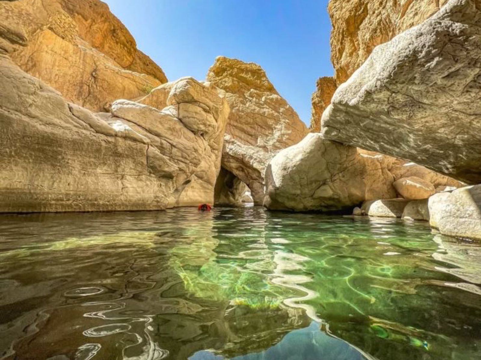 Камень и вода