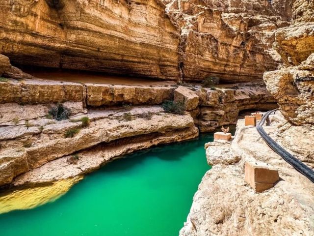 Экскурсия из Маската в оазис Вади Шаб и к воронке Бимма — фото 2