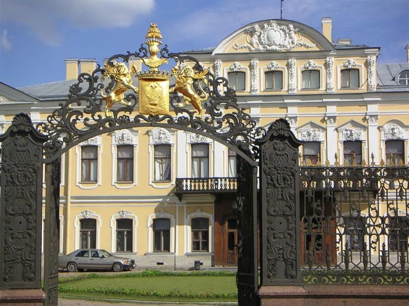 Экскурсия 3-в-1. Роскошь дворцов, блеск Невского, Музей Фаберже - индивидуальная экскурсия в Санкт-Петербурге пешком длительностью 4 часа с количеством участников до 15 человек цена экскурсии 7500₽