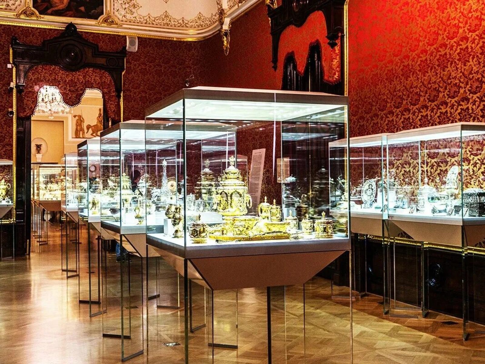 Изделия из серебра в музее Фаберже