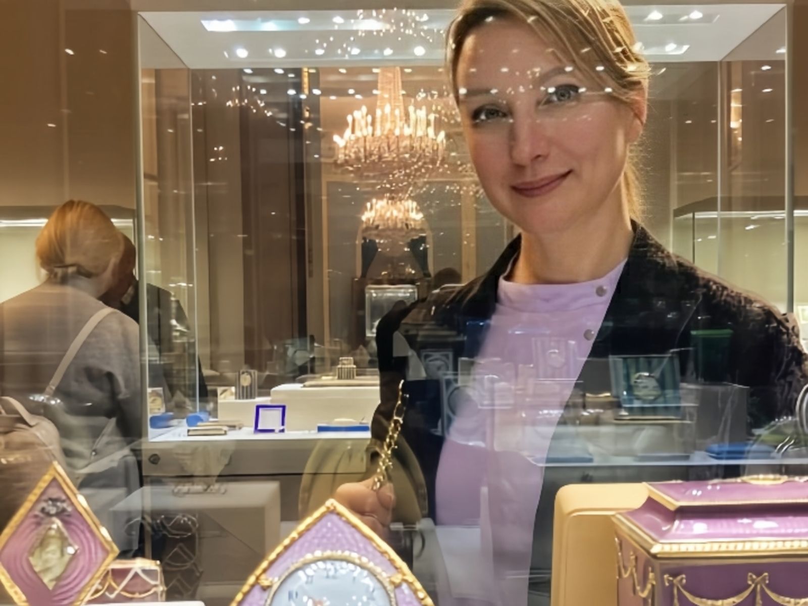 Являюсь аккредитованным гидом музея Фаберже