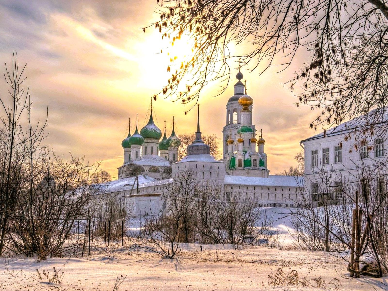 Вид на Толгский монастырь