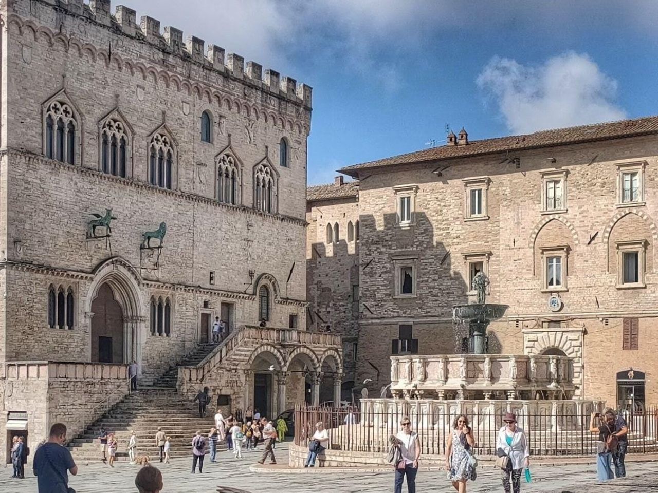 Обзорная экскурсия по Национальной галерее Умбрии в Перудже - индивидуальная экскурсия в Перудже пешком длительностью 2.5 часа с количеством участников до 8 человек цена экскурсии 300€