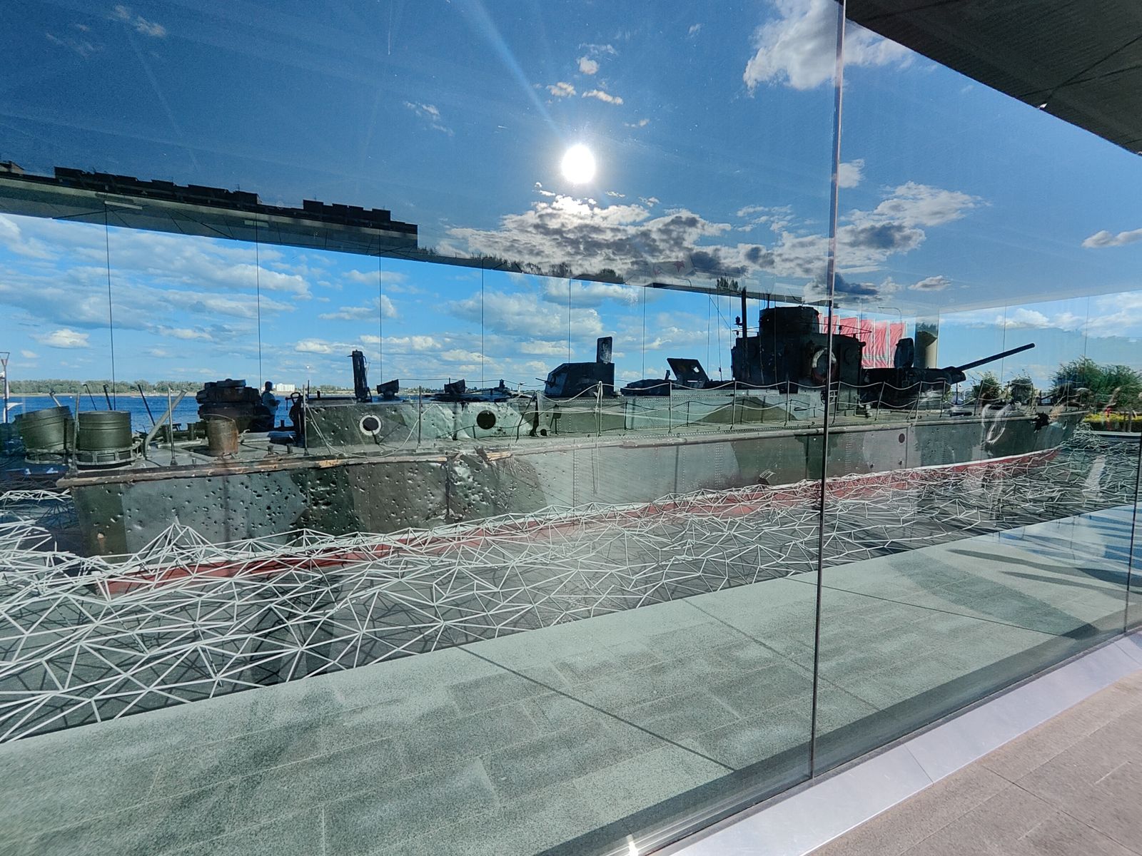 Бронекатер БК-31 в стеклянном саркофаге