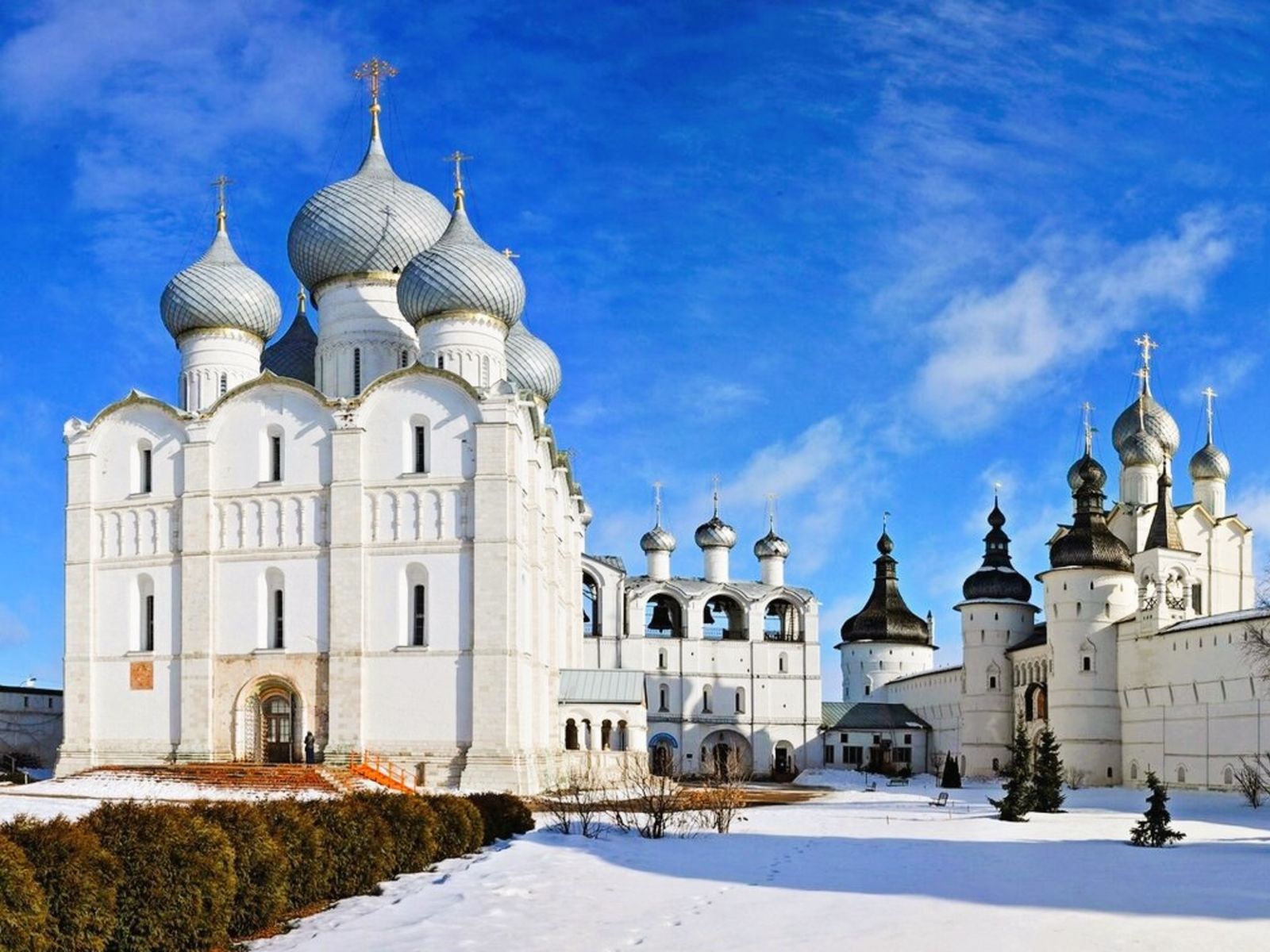 Соборная площадь Успенский собор и звонница