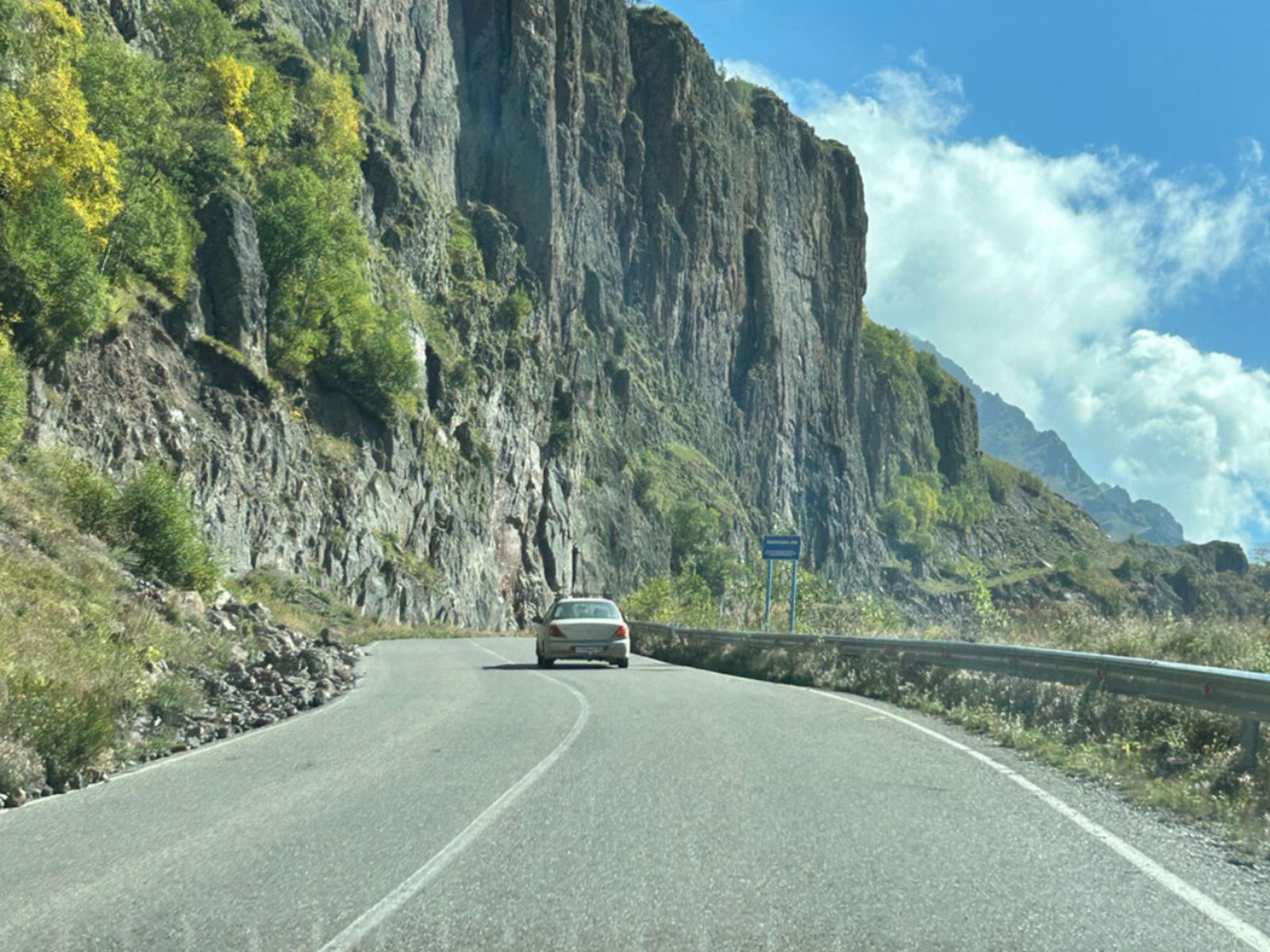 Отвесные скалы у реки Малка