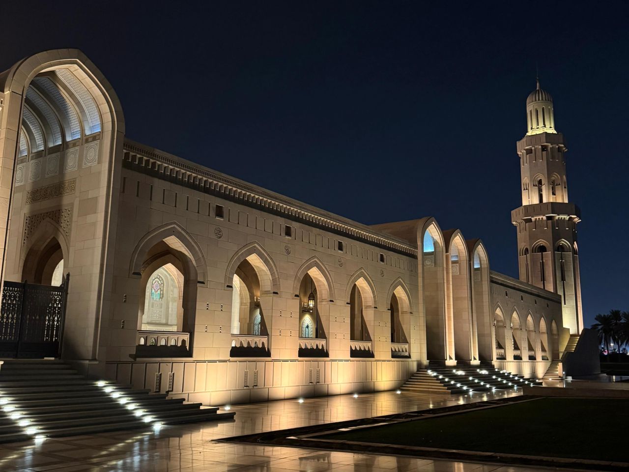 Вечерняя обзорная экскурсия по Маскату на машине - индивидуальная экскурсия в Маскате на машине гида длительностью 3.5 часа с количеством участников до 6 человек цена экскурсии 225$