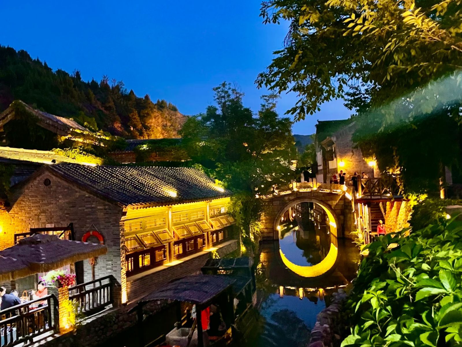 Ночной вид на водный городок Губэй