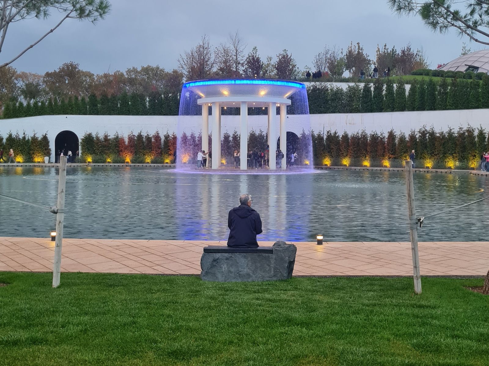 Фонтан "Ротонда" и озеро "Любви"