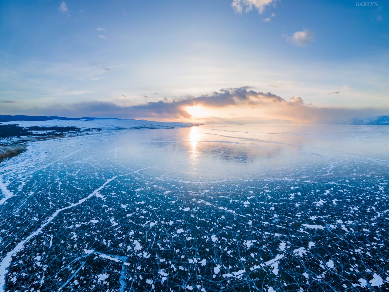 2-дневный тур из Иркутска "Сказочный лёд Байкала" - индивидуальная экскурсия в Иркутске на машине гида длительностью более 12 часов с количеством участников до 4 человек цена экскурсии 54000₽