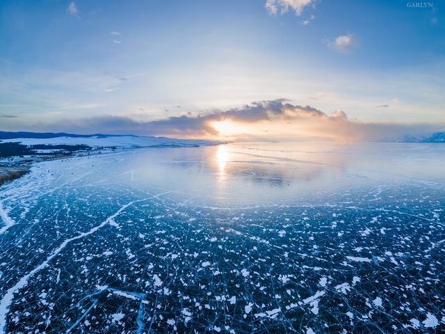 2-дневный тур из Иркутска "Сказочный лёд Байкала"