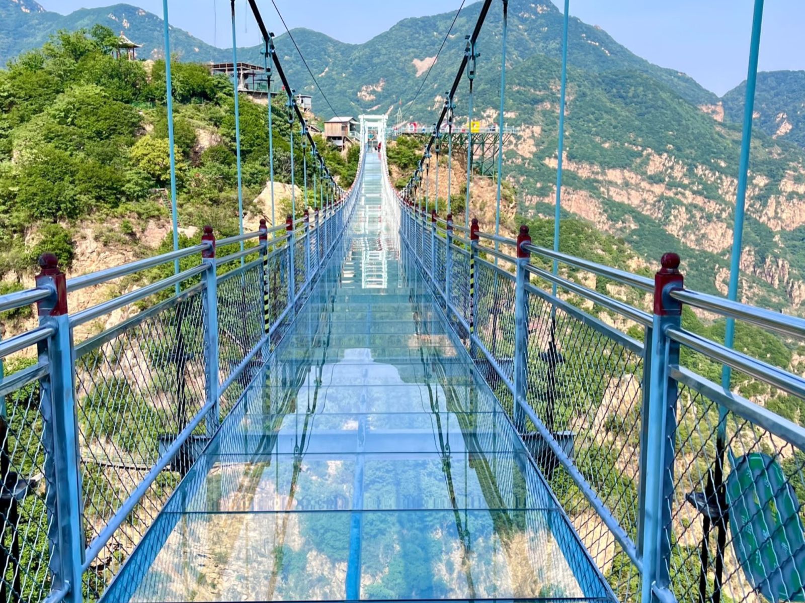 Стеклянный мост