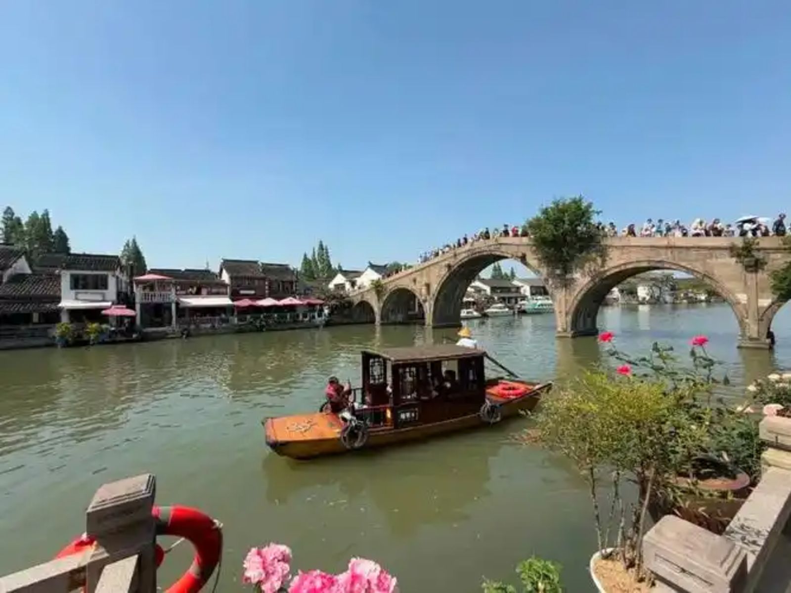 Прогулка на лодке по каналам