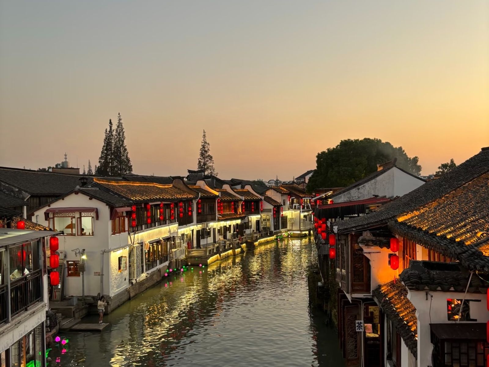 Канал со зданиями эпохи Мин