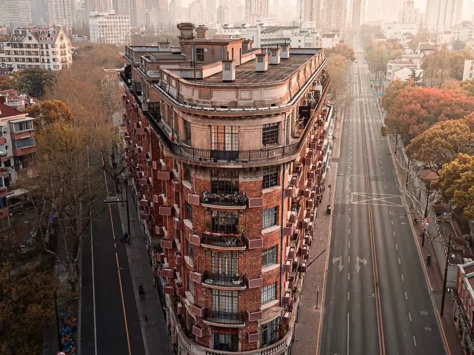 Ухуаньлоу  — «корабль» на перекрёстке