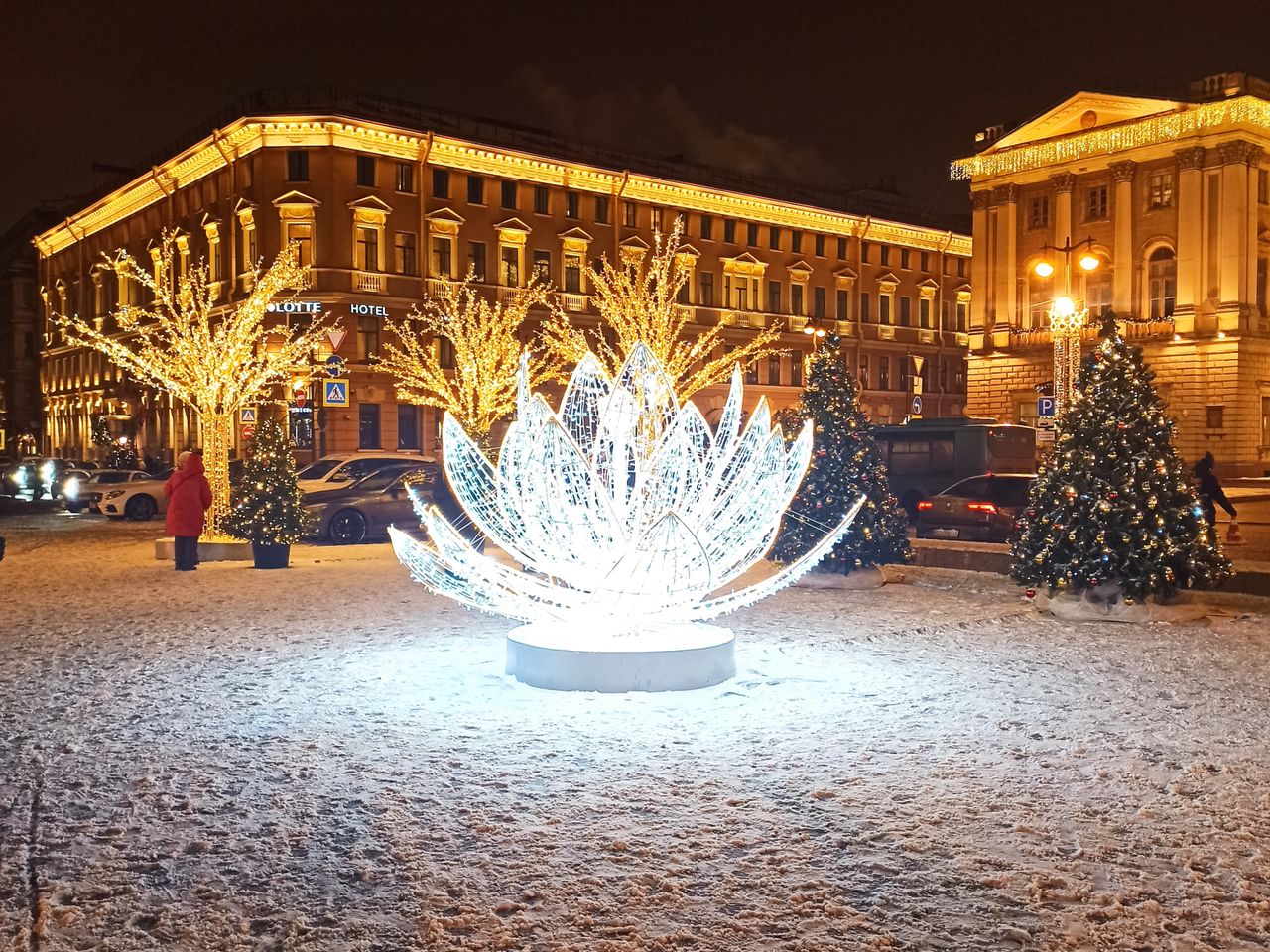 Экскурсия на 2 часа "Праздничные огни новогоднего Петербурга" - индивидуальная экскурсия в Санкт-Петербурге пешком длительностью 2 часа с количеством участников до 6 человек цена экскурсии 5800₽