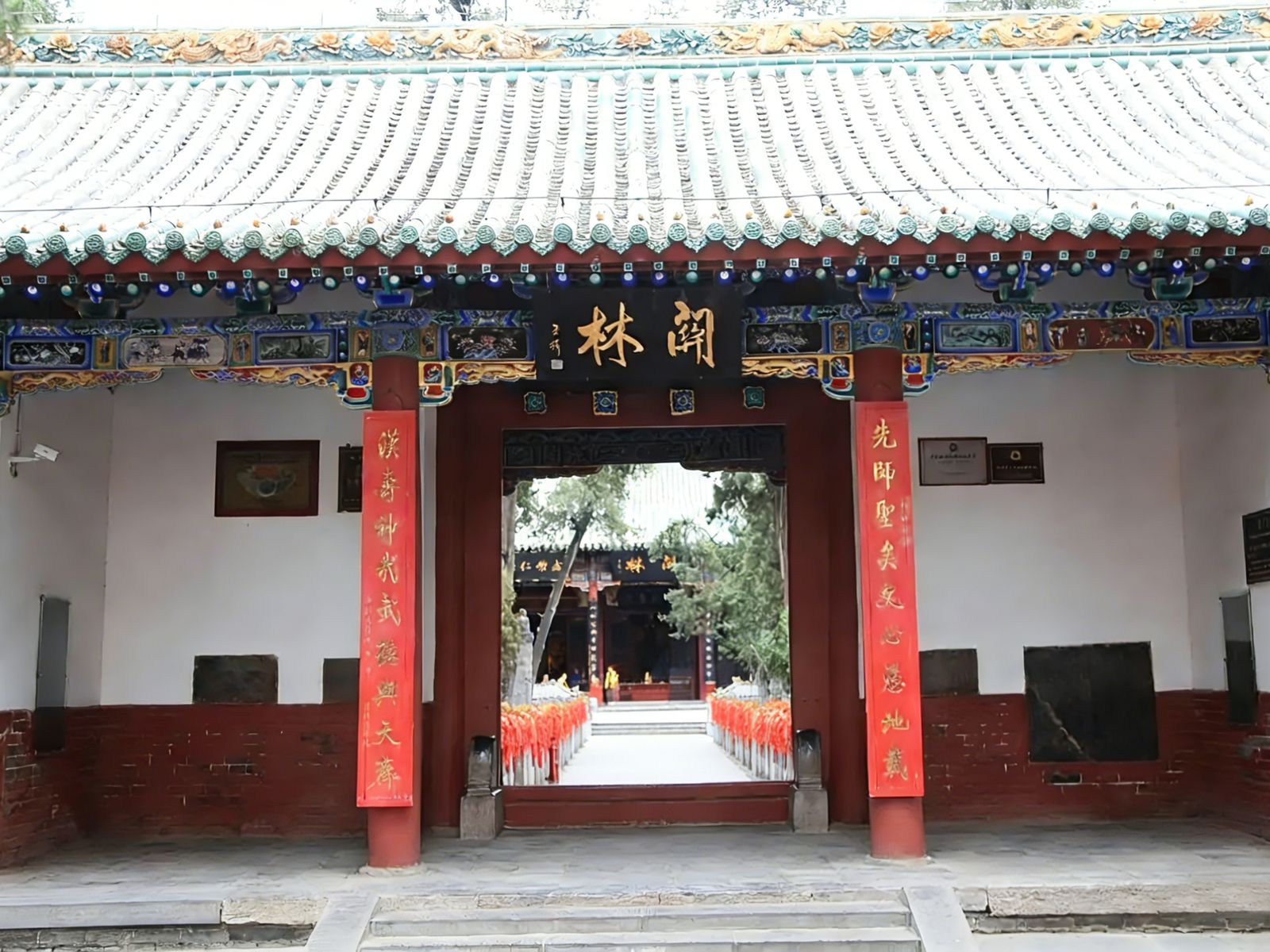 Вход в храм Гуаньлинь