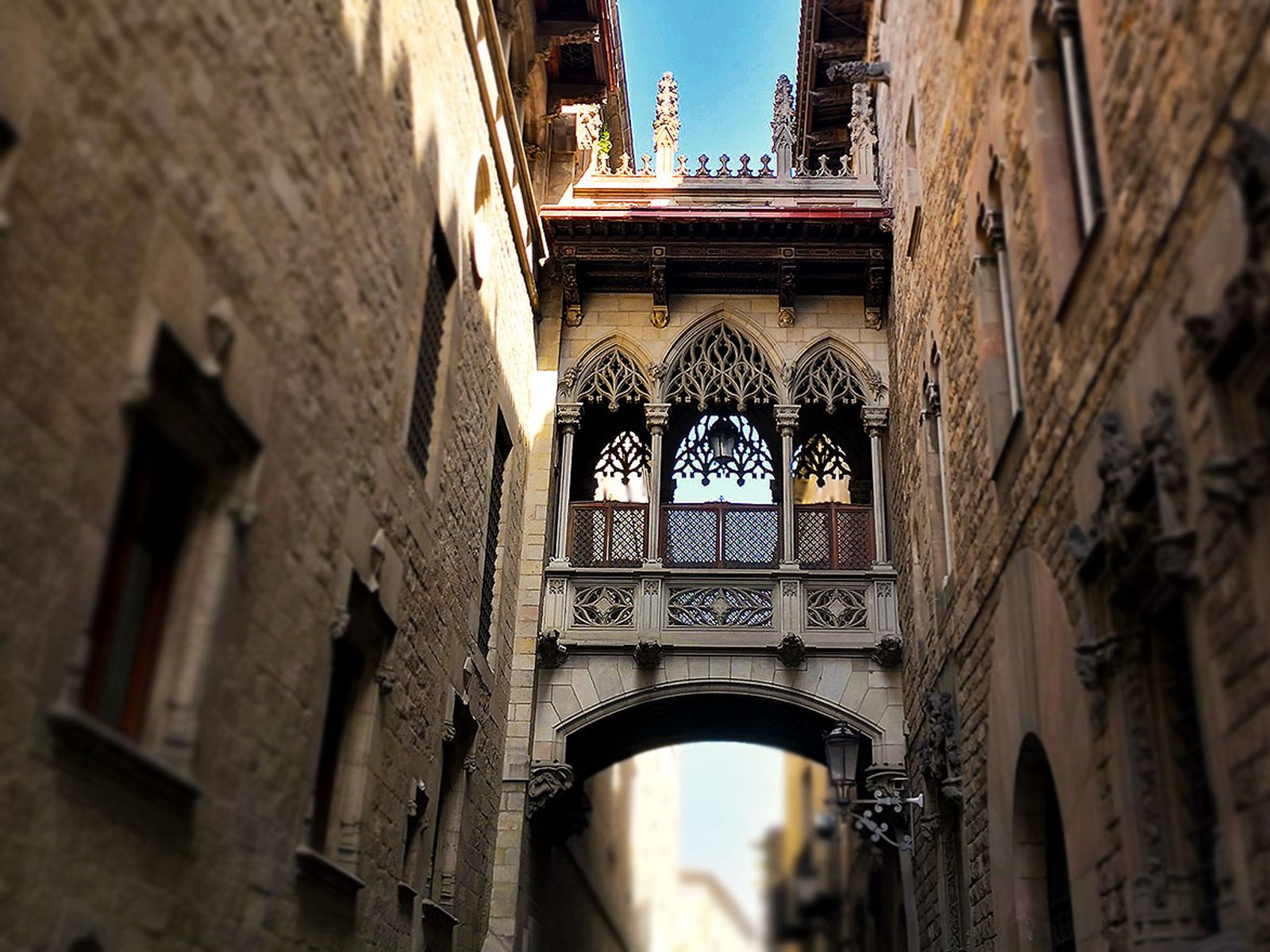 Улица Епископа и таинственный мост