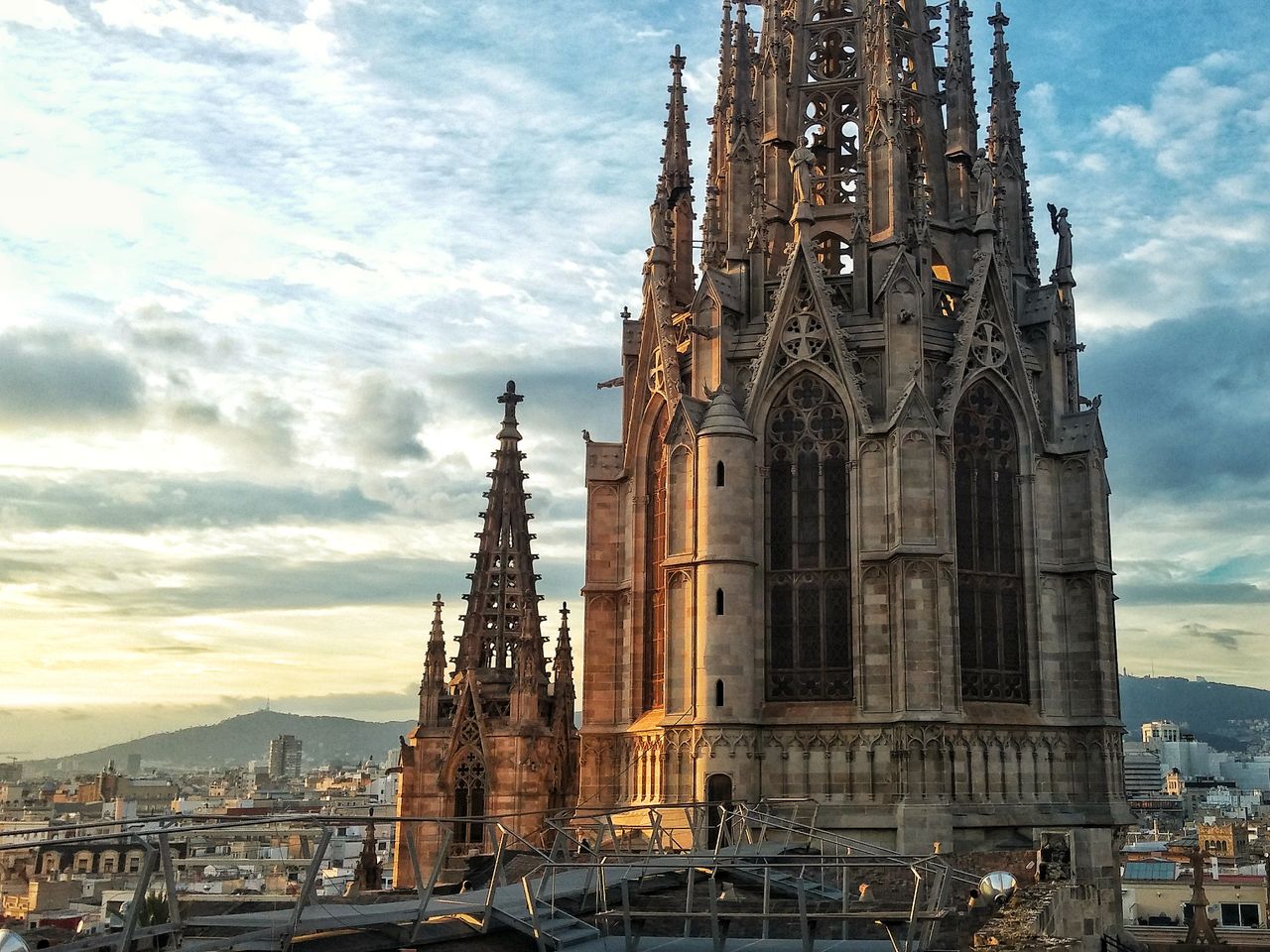 Экскурсия в Готический квартал, кафедрал и Королевский дворец - индивидуальная экскурсия в Барселоне пешком длительностью 2 часа с количеством участников до 4 человек цена экскурсии 230€