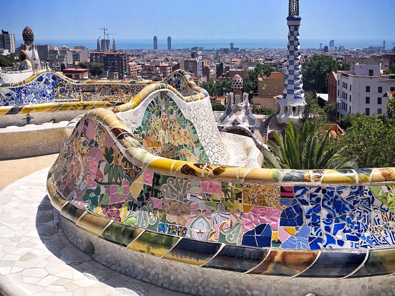 Экскурсия в парк Гуэль и дом-музей Гауди с гидом-архитектором - индивидуальная экскурсия в Барселоне пешком длительностью 1.5 часа с количеством участников до 4 человек цена экскурсии 170€