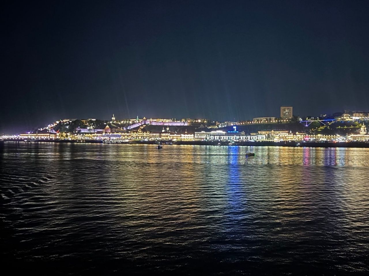 Экскурсия "Кремль над Стрелкой: где рождалась история Нижнего" - индивидуальная экскурсия в Нижнем Новгороде пешком длительностью 1 час с количеством участников до 10 человек цена экскурсии 2000₽