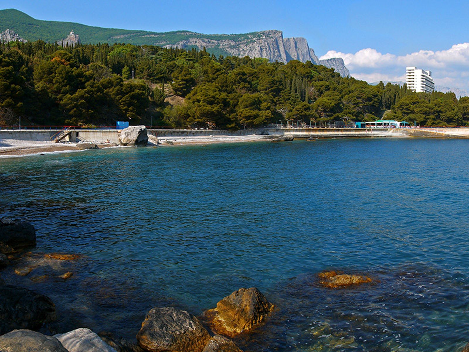 Вид на Форос и горы