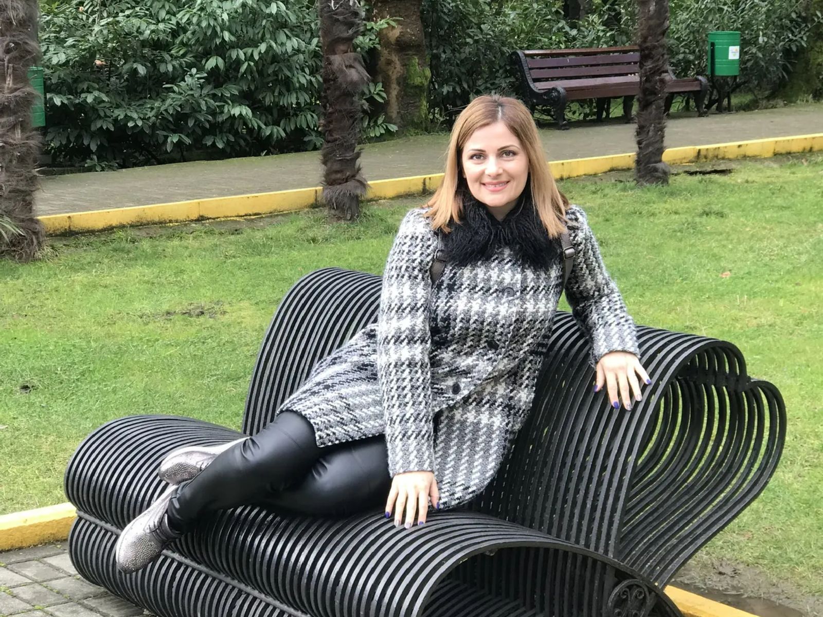 Скамья Влюблённых в парке Ривьера