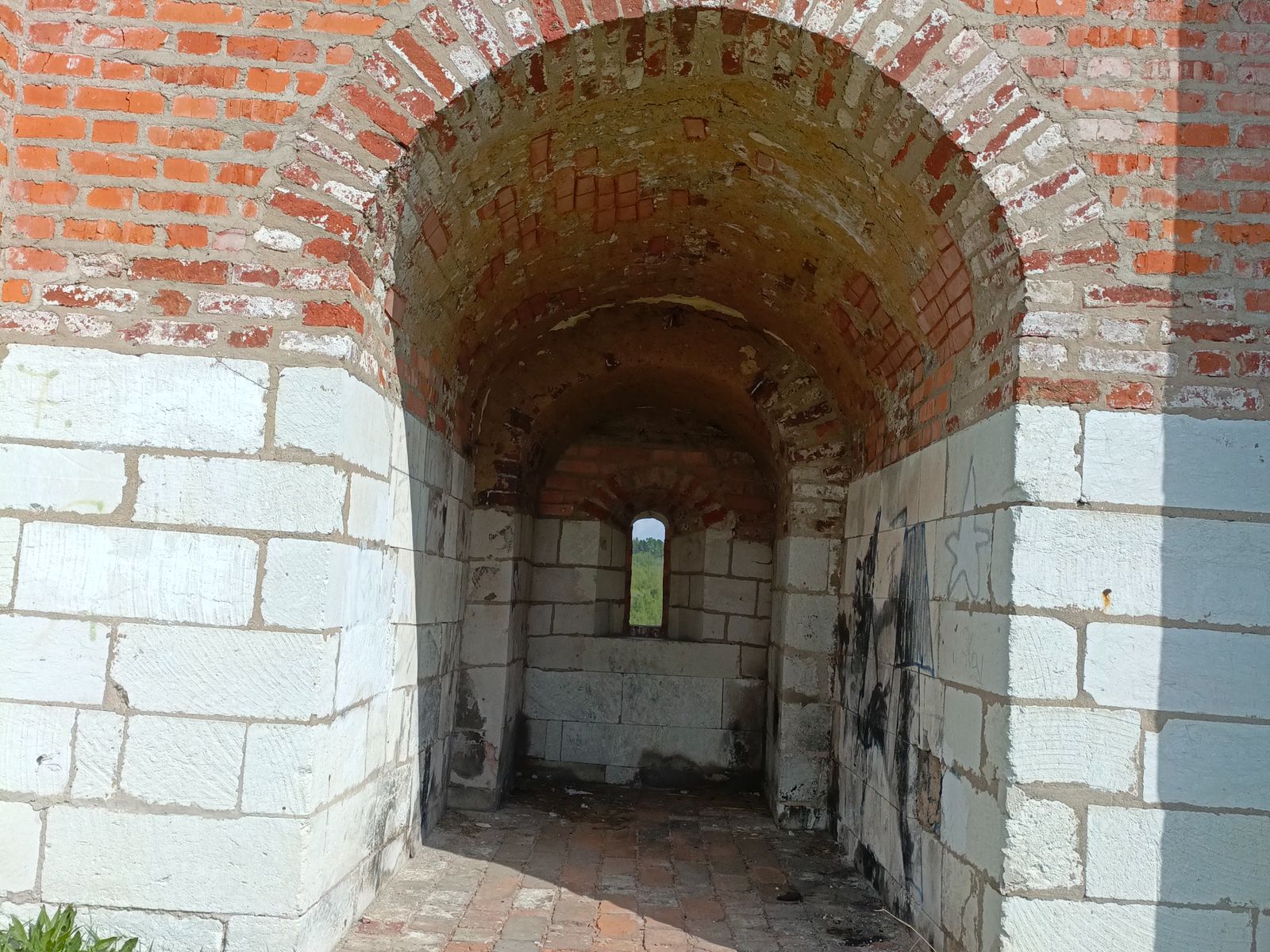 Крепость - бойница для пушки