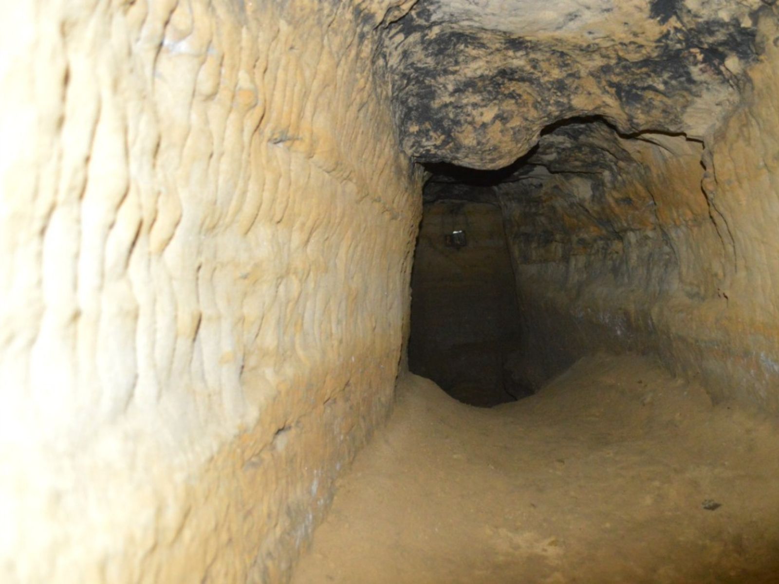 Монастырские пещеры