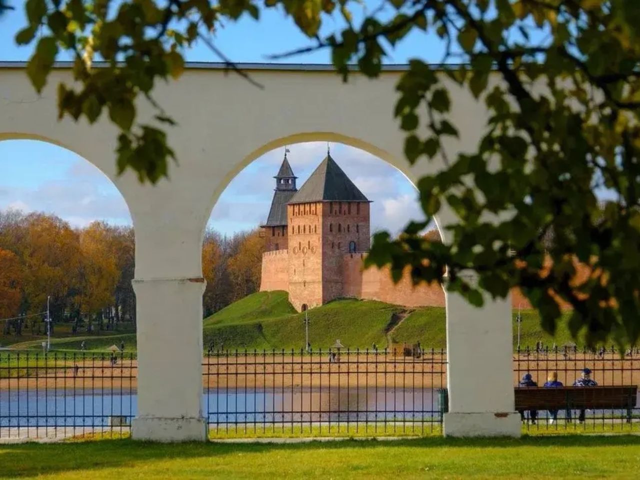 Экскурсия в Великом Новгороде: прикосновение к родной старине - индивидуальная экскурсия в Великом Новгороде пешком длительностью 2 часа с количеством участников до 6 человек цена экскурсии 7700₽