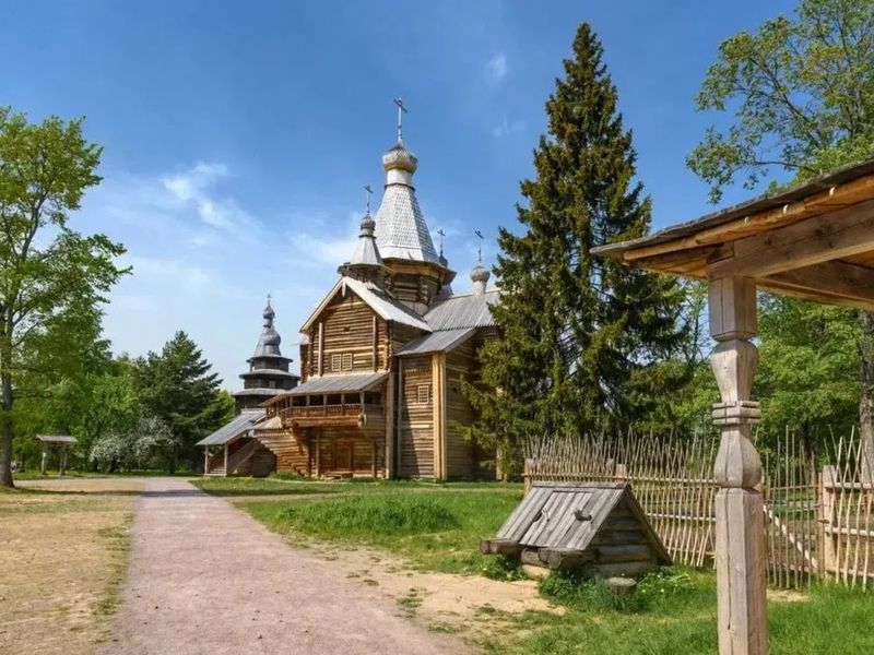 Обзорная экскурсия в Витославлицы и Юрьев монастырь одним днём - индивидуальная экскурсия в Великом Новгороде на машине гостей длительностью 3 часа с количеством участников до 6 человек цена экскурсии 7700₽
