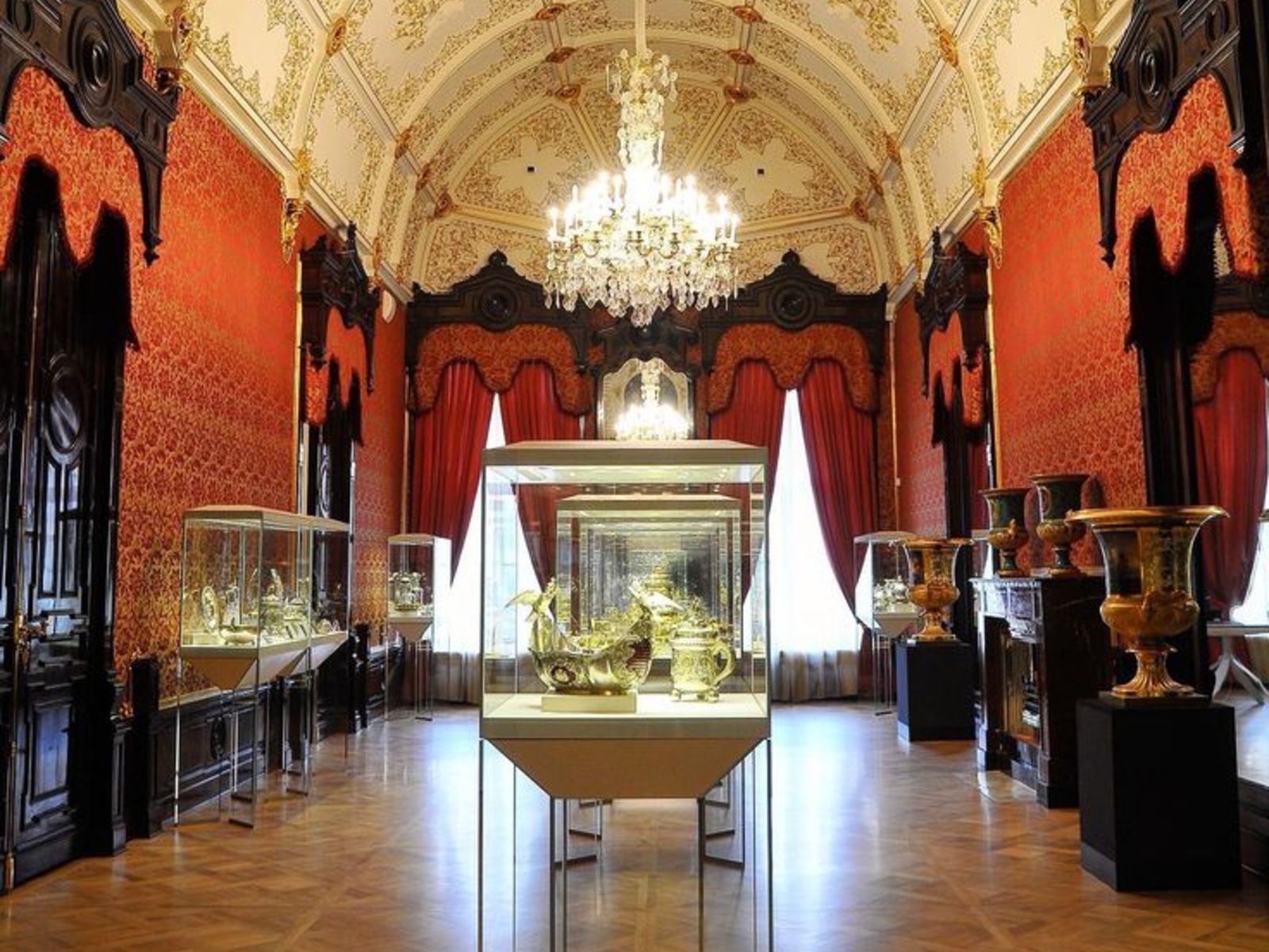 Красная гостиная Музея Фаберже