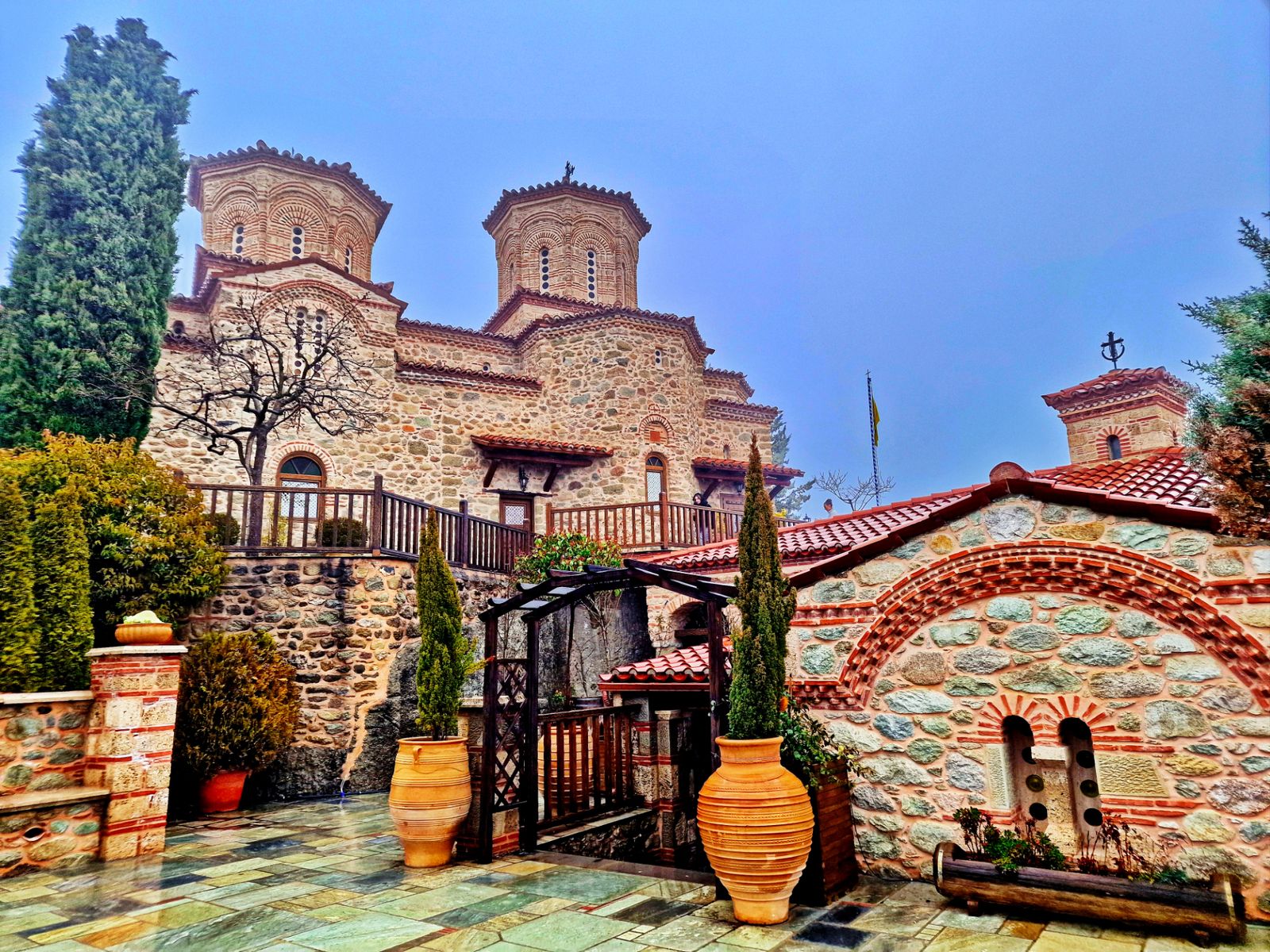 Двор монастыря Варлаама