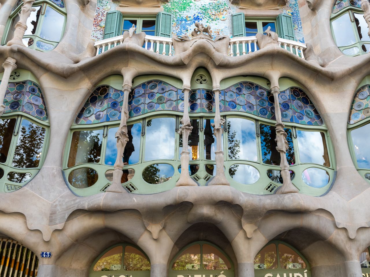 Индивидуальная обзорная экскурсия в Барселоне пешком - индивидуальная экскурсия в Барселоне пешком длительностью 5 часов с количеством участников до 5 человек цена экскурсии 260€