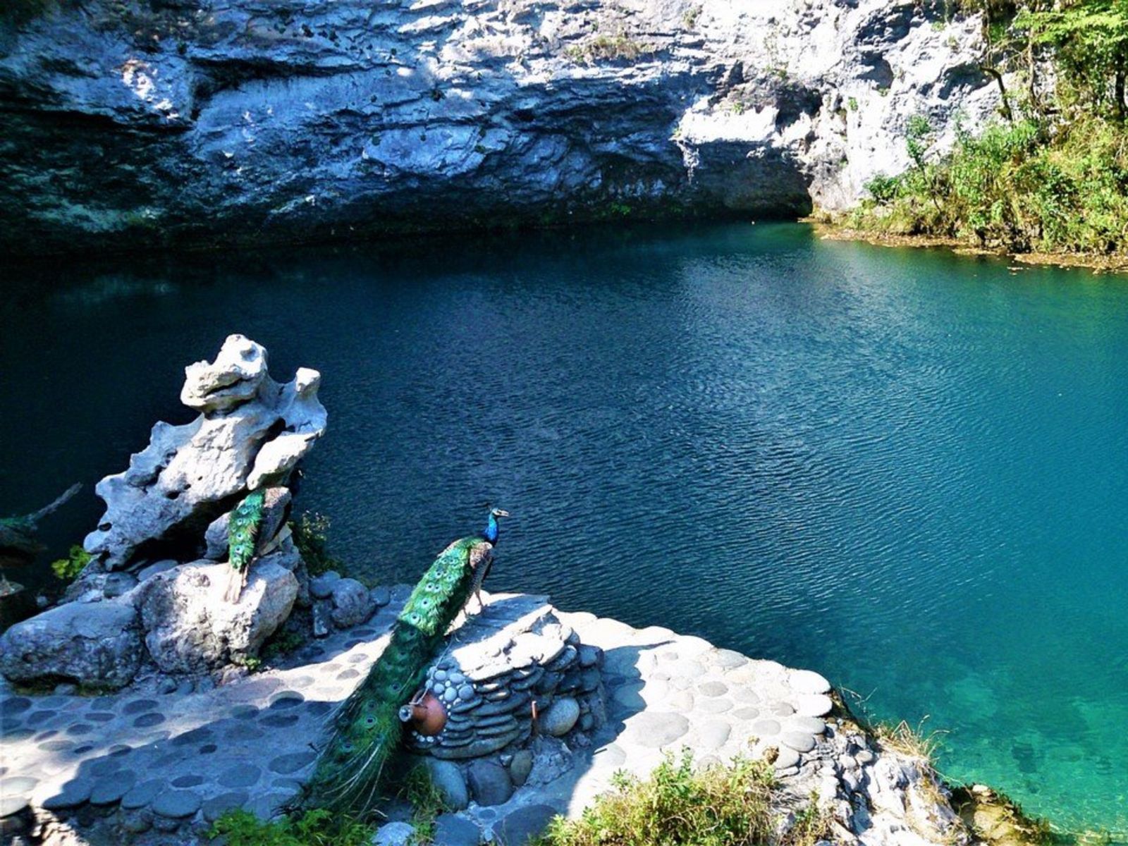 Голубое озеро