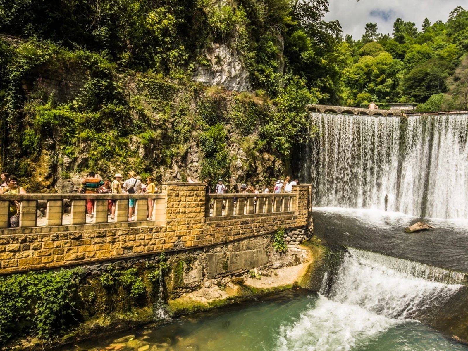 Рукотворный водопад в Новом Афоне