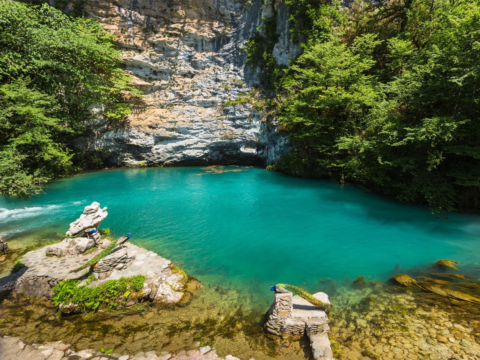 Голубое озеро