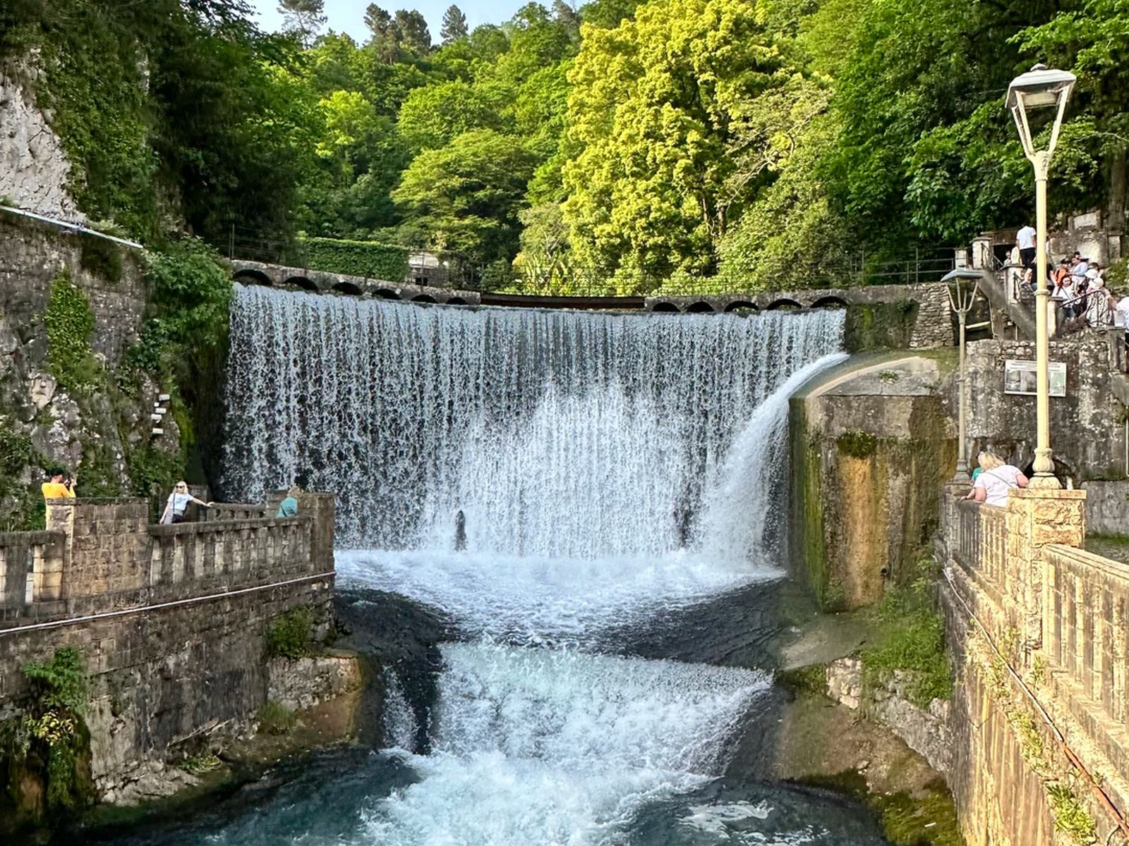 Рукотворный водопад в Новом Афоне