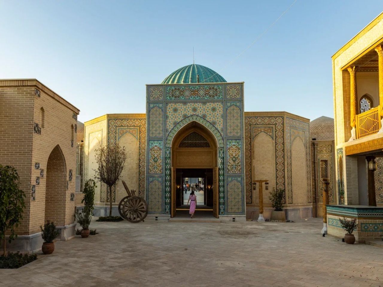 Экскурсия в Самарканде: от музея "Афросиаб" до "Вечного города" - индивидуальная экскурсия в Самарканде на машине гида длительностью 4 часа с количеством участников до 4 человек со скидкой 15% цена экскурсии 141.95€