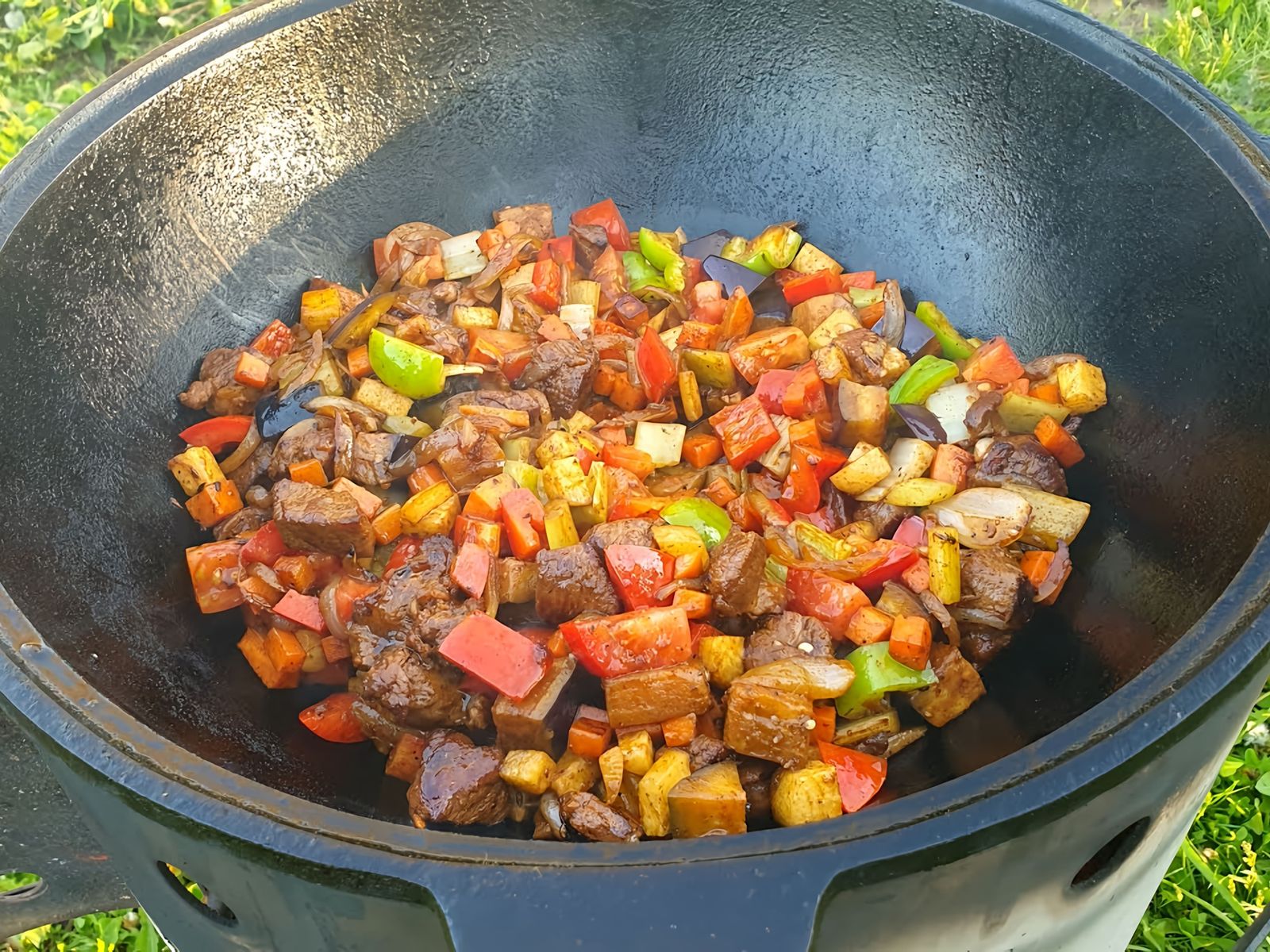 Обжаренные овощи с мясом