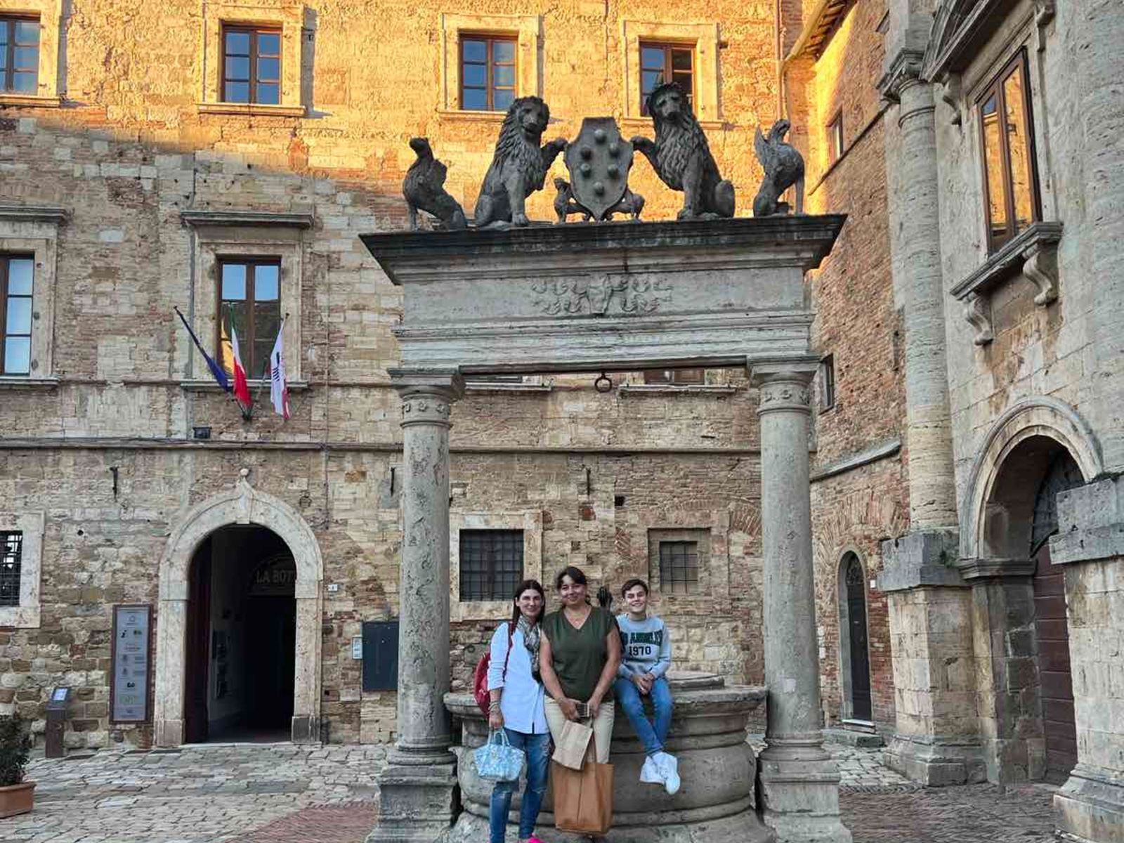 Колодец — символ дружбы Монтепульчано и Флоренции