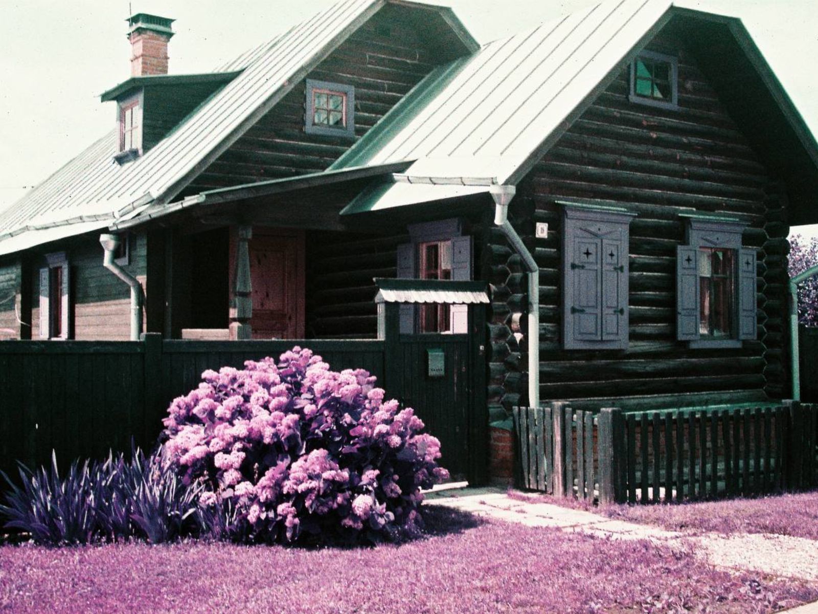 Деревянные дома на улице Старой