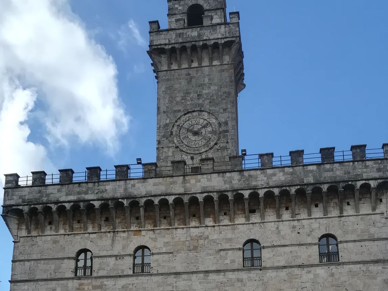 Загородная обзорная экскурсия из Сиены в Монтепульчано и Пьенцу - индивидуальная экскурсия в Сиене на машине гида длительностью 8 часов с количеством участников до 4 человек цена экскурсии 420€