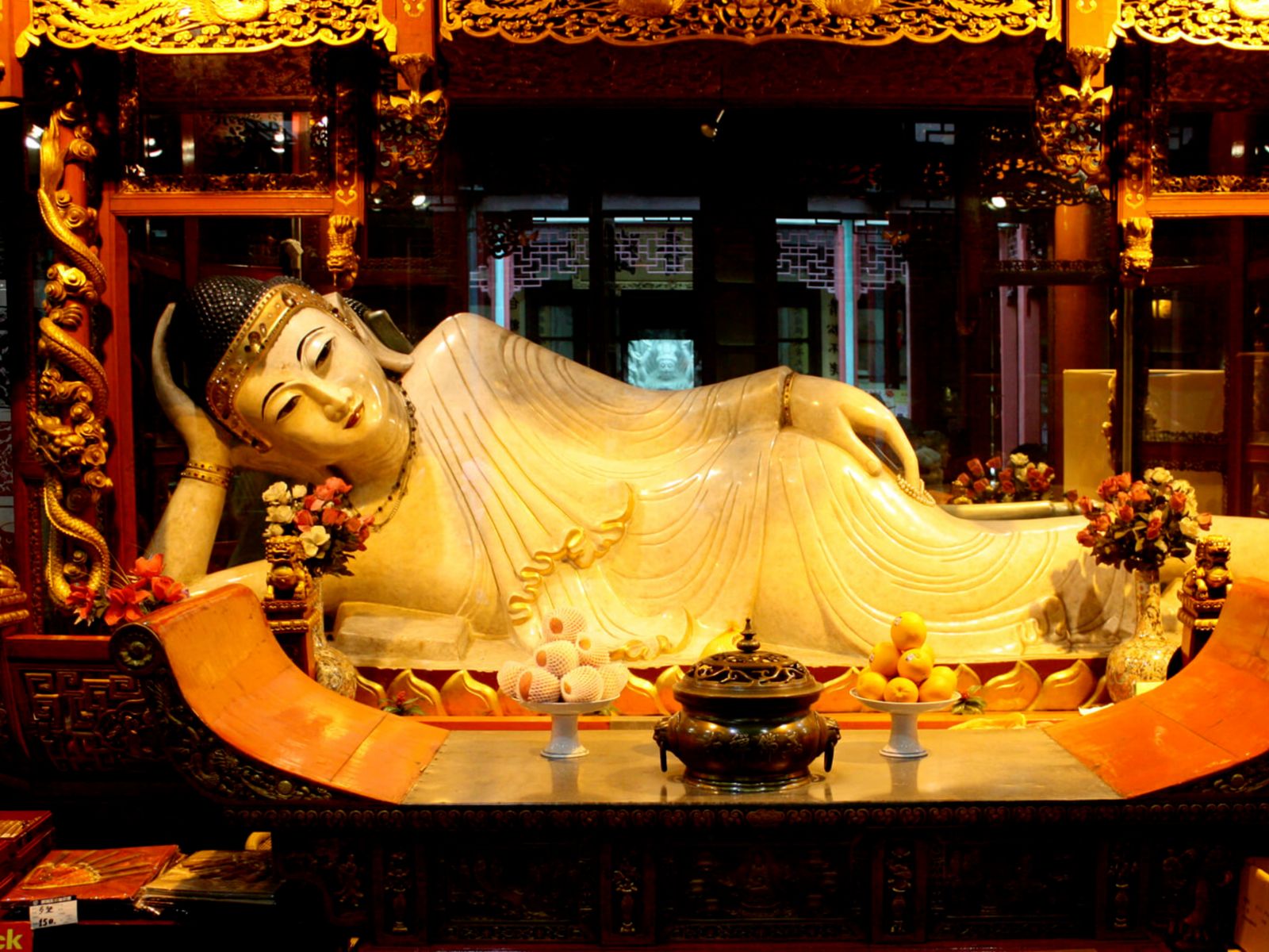 Лежаший Будда