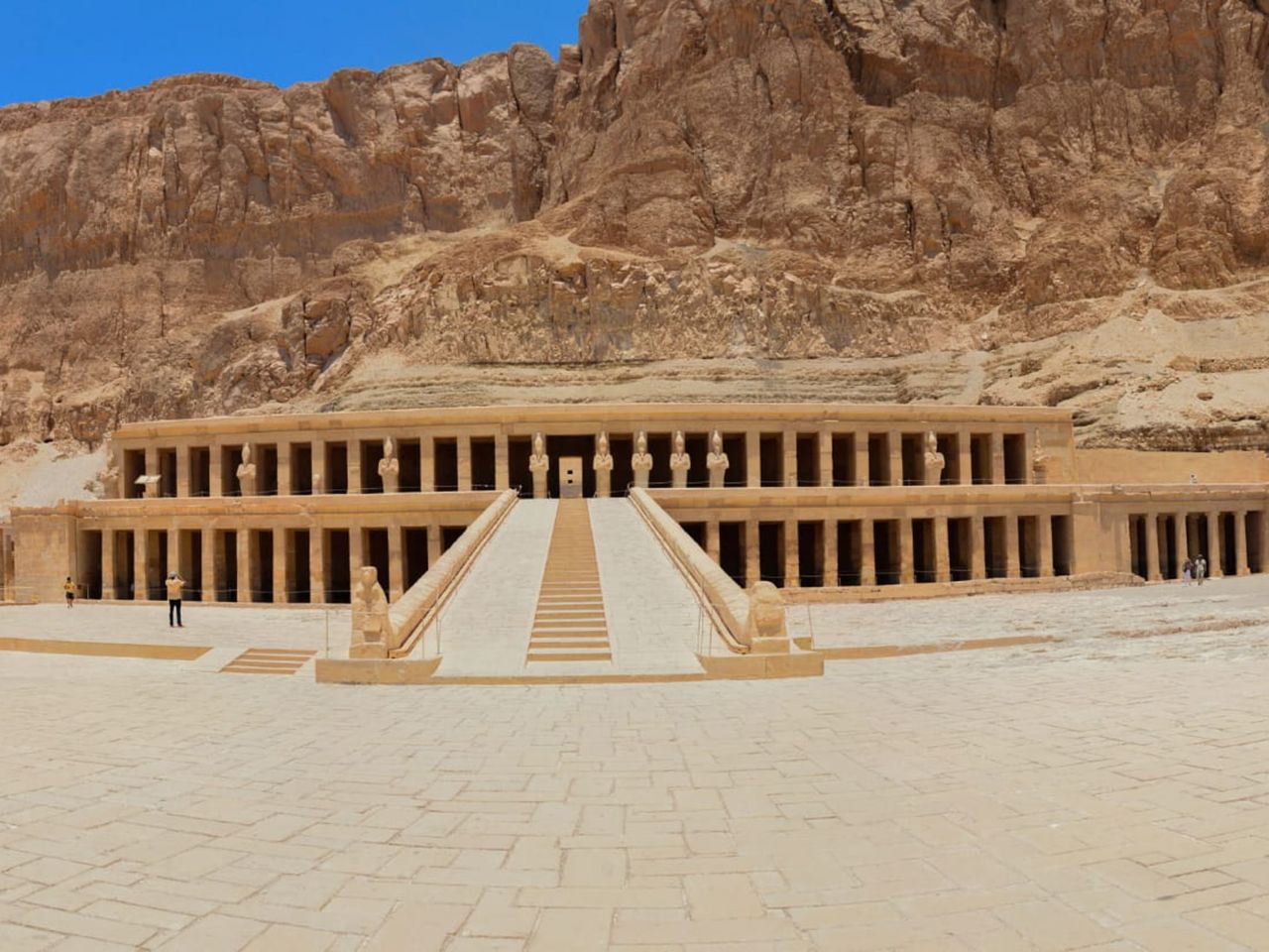 Экскурсия из Хургады в Луксор и Долину царей в мини-группе - групповая экскурсия в Хургаде на автобусе длительностью более 12 часов с количеством участников до 8 человек цена экскурсии 100$
