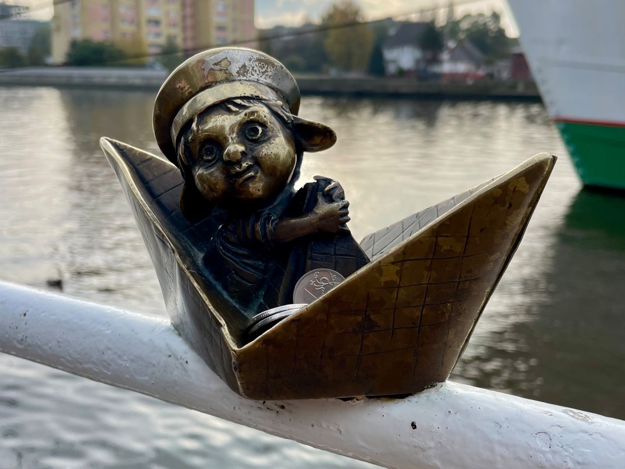 Семейная экскурсия-квест «В поисках хомлинов» на авто и пешком - индивидуальная экскурсия в Калининграде на машине гида длительностью 3.5 часа с количеством участников до 4 человек со скидкой 10% цена экскурсии 5850₽